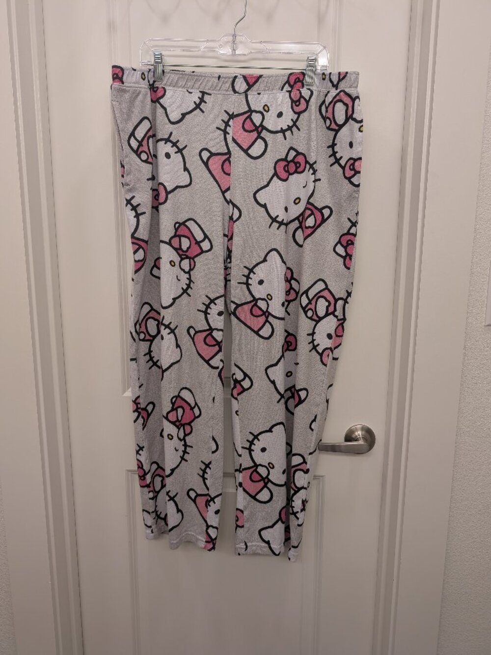 Sanrio Hello Kitty Pink Bow All-Over Print Plush PJ Lounge Pants - Gray XL